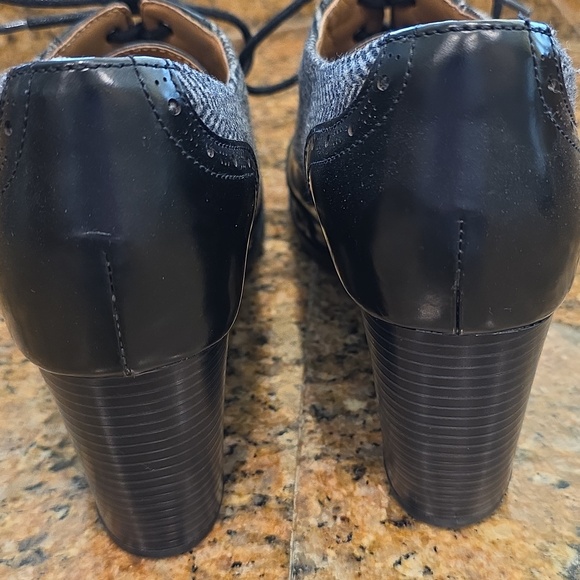 Clarks Artisan Lace Up Booties - SZ 9.5 - Picture 8 of 13